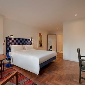 Urban Zimmer mit Kingsize-Bett